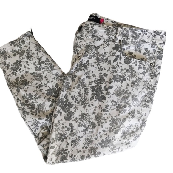 torrid Denim - TORRID DENIM We Swear By The Fit Floral Print Stiletto Ankle Zip Gray/White 16